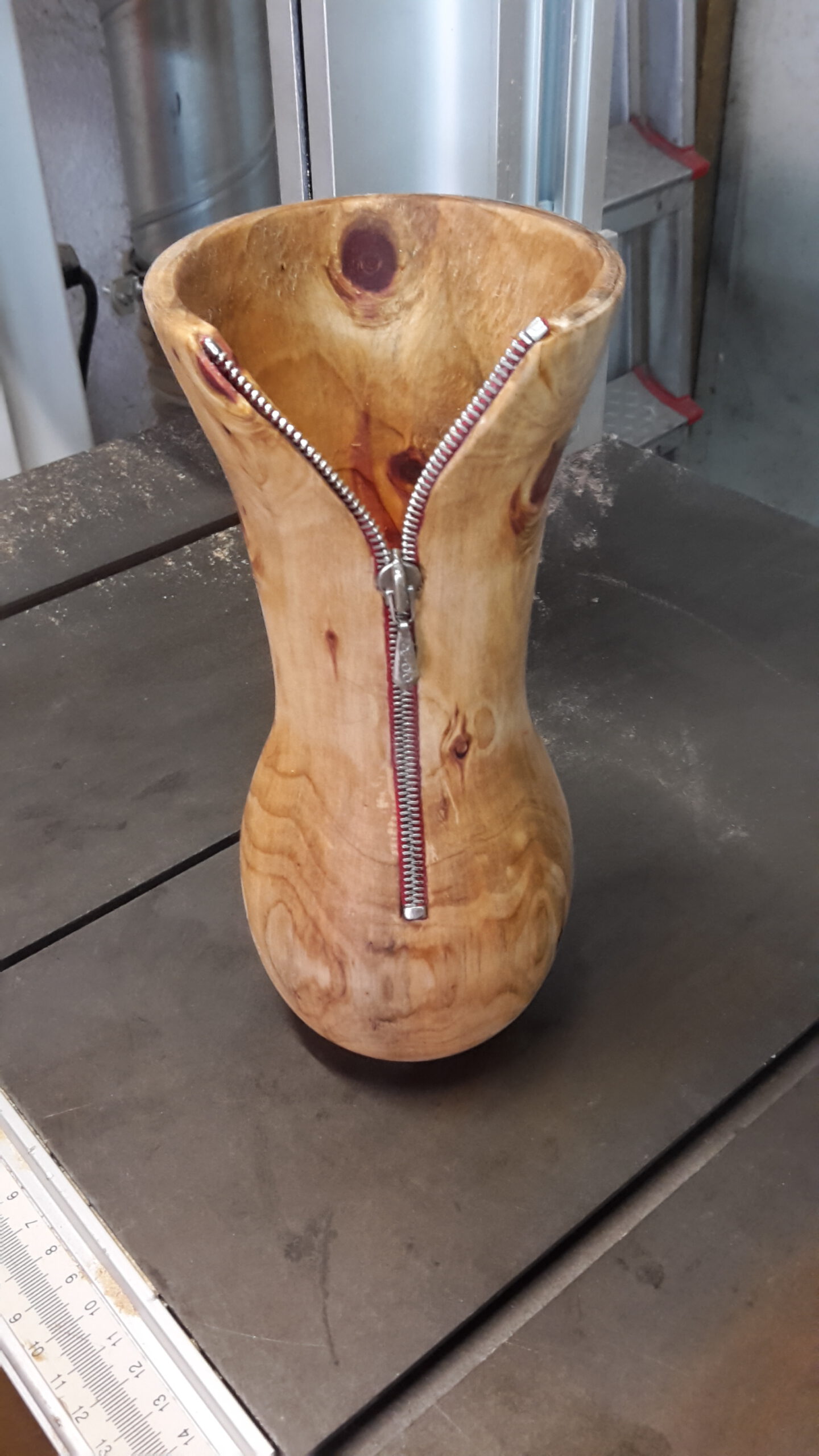 Vase mit Reißverschluss